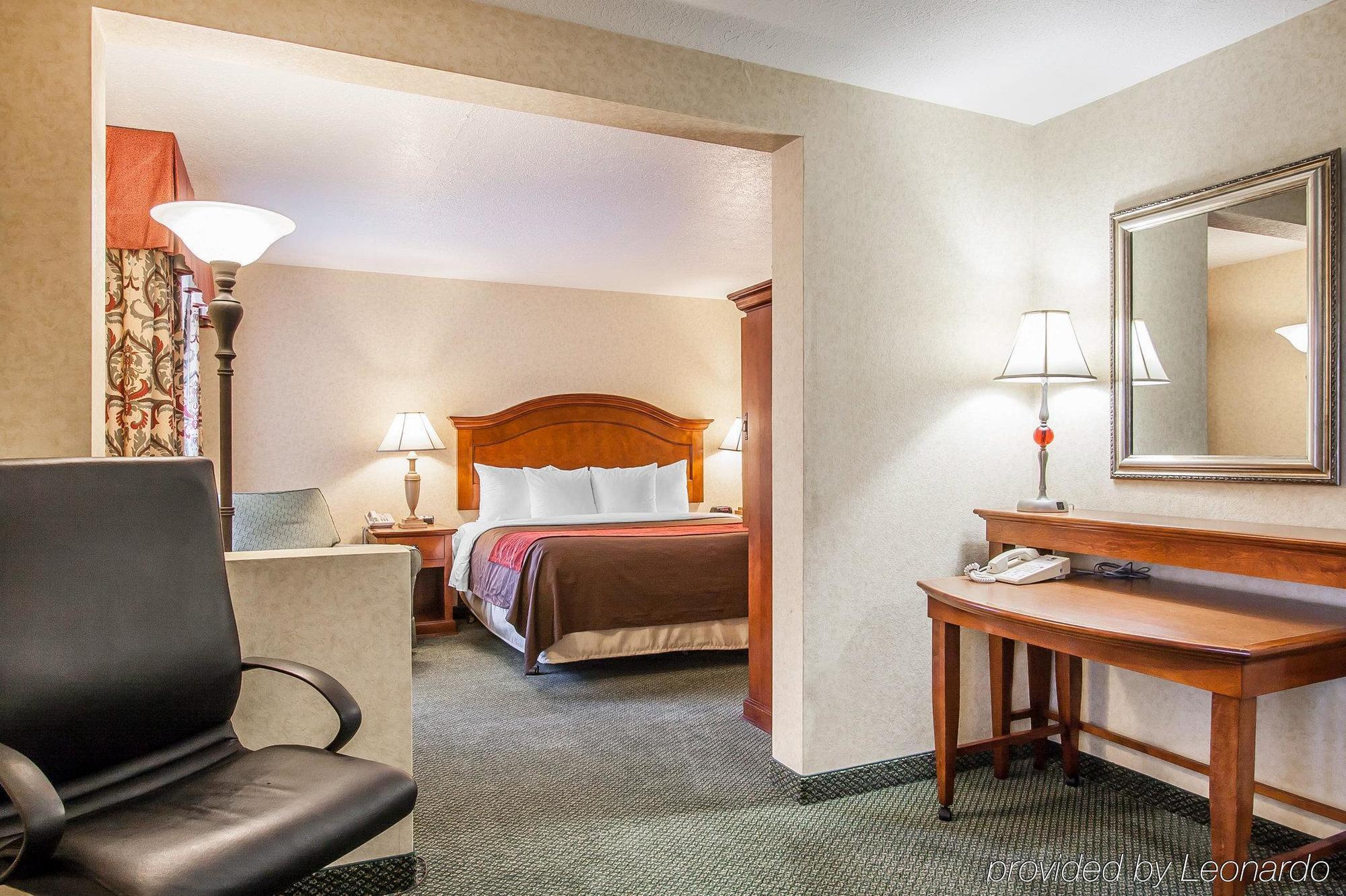Comfort Inn Conference Center ฮิลส์โบโร ภายนอก รูปภาพ
