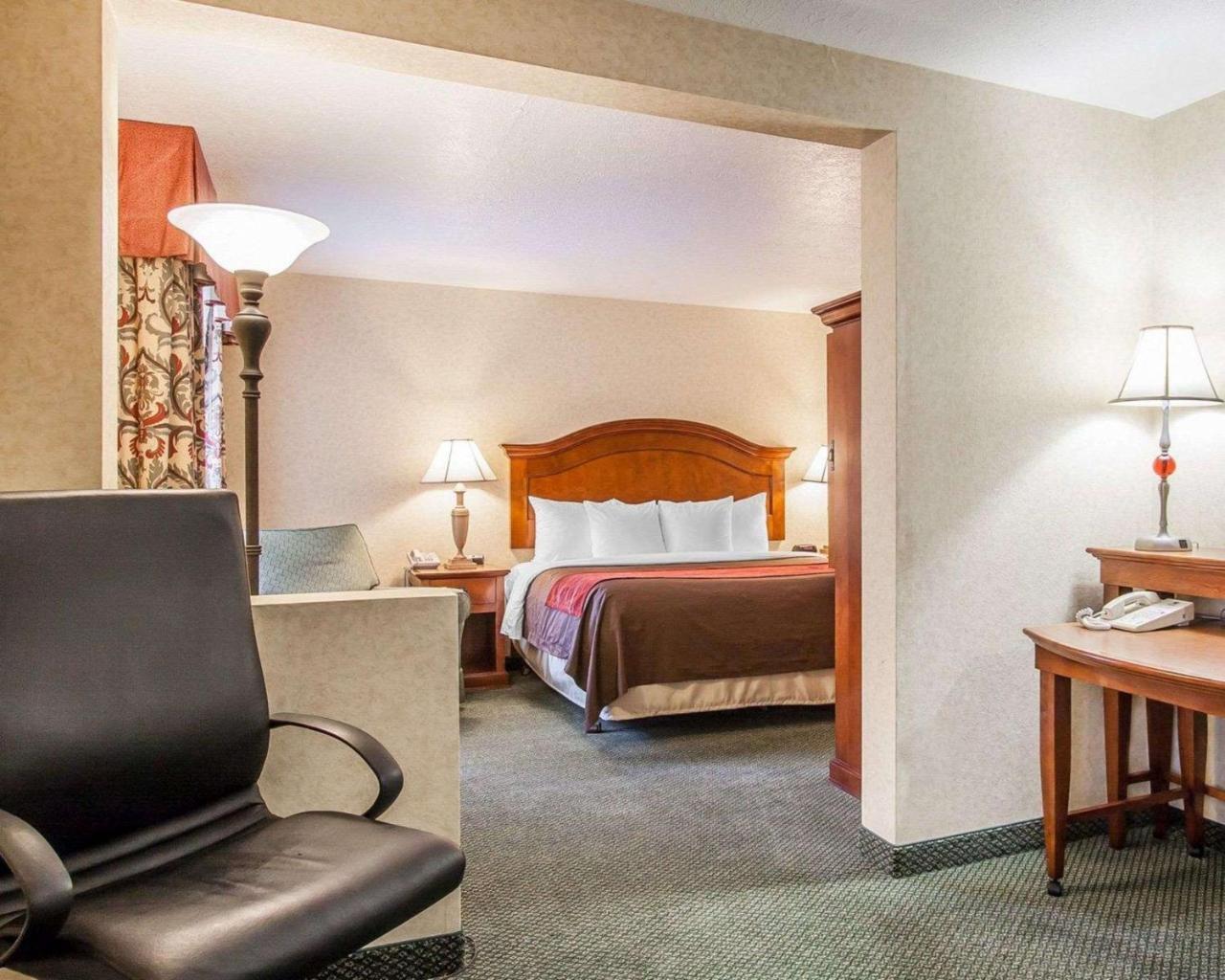 Comfort Inn Conference Center ฮิลส์โบโร ภายนอก รูปภาพ