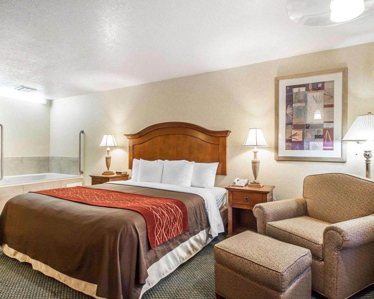 Comfort Inn Conference Center ฮิลส์โบโร ภายนอก รูปภาพ